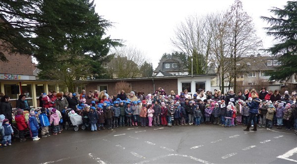 400 Kinder trafen sich zum Singen in Troisdorf-Friedrich-Wilhelms-Hütte.