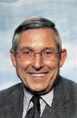 Bernd H. Neumann liest aus eigenen Werken.