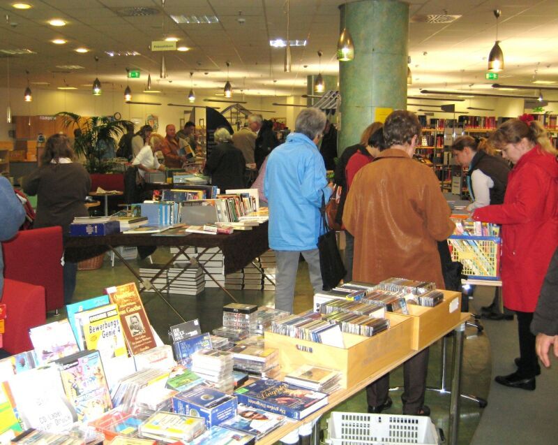 Willkommen zum Herbst-Medienbasar in der Stadtbibliothek!