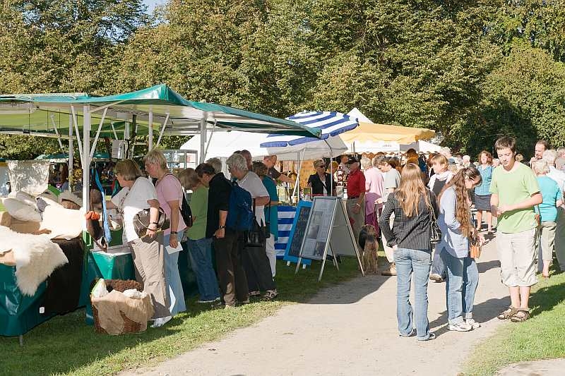 Viele Besucher beim 1. Erntedank-Fest
