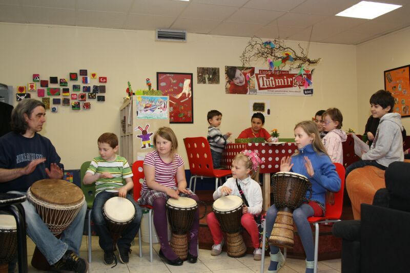 Die Kinder freuten sich über die Auszeichnung ihres AWO Jugendzentrums.