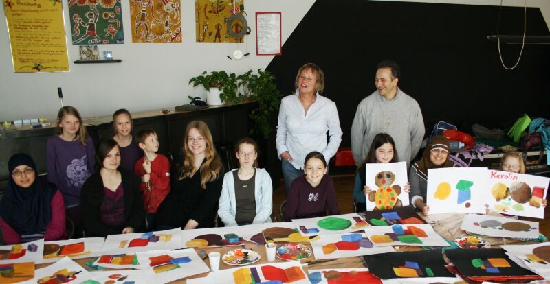 Künstler Kazem Heydari leitete einen Workshop über Formen und Farben.