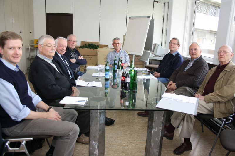 Erfahrungen ausgetauscht: v.l. Klaus Dettmann, Hans Günter Rottland, Kurt Schneider, Dieter Scholl, Thomas Ley, Hermann Müller, Heribert Müller und Matthias Dederichs trafen sich im Rathaus.