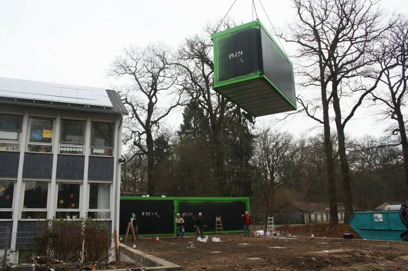 Raummodule für die neue Kita an der Taubengasse schwebten ein.