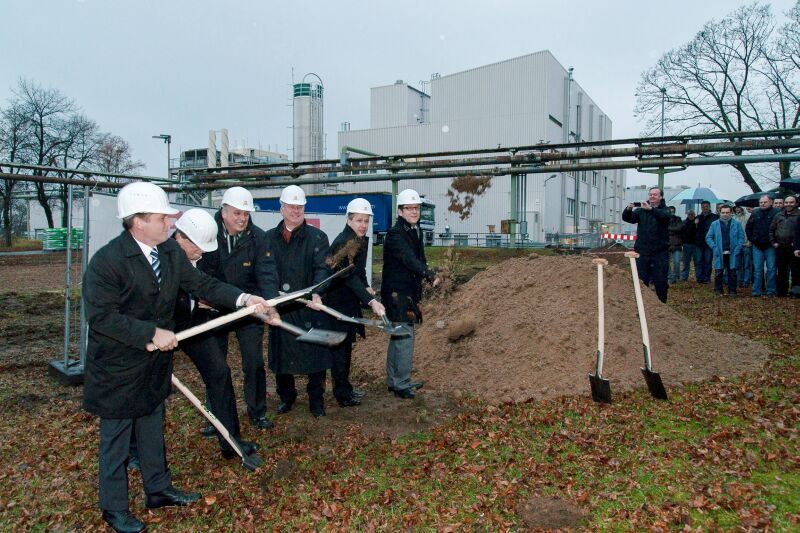 Im Industriepark Troisdorf fand ein weiterer Erster Spatenstich für neue Produktion statt.