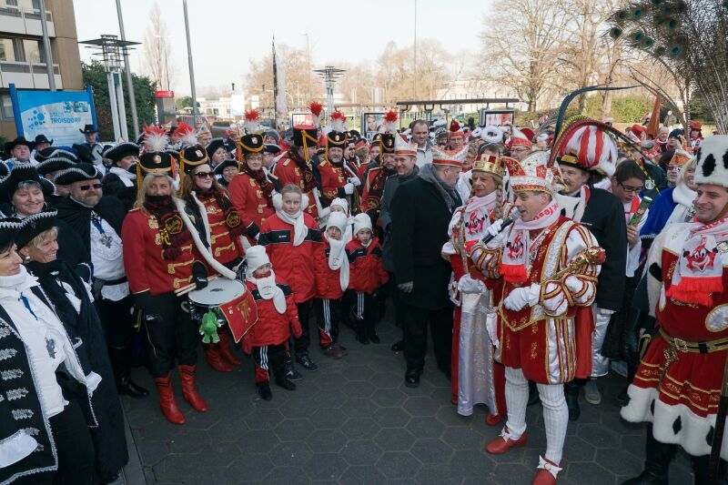 Prinz Michael I. (Marner) aus Troisdorf-Mitte führte humorvoll den närrischen Ansturm.