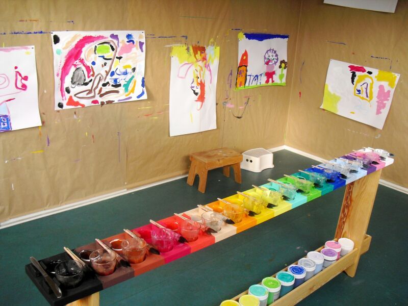 Der neue Malspiel-Raum ist bunt und anregend.