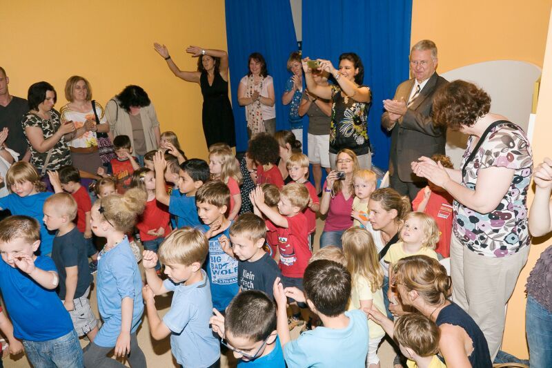 Die Kinder tanzten Zumba zur Eröffnung der Kita Ravensberger Weg.