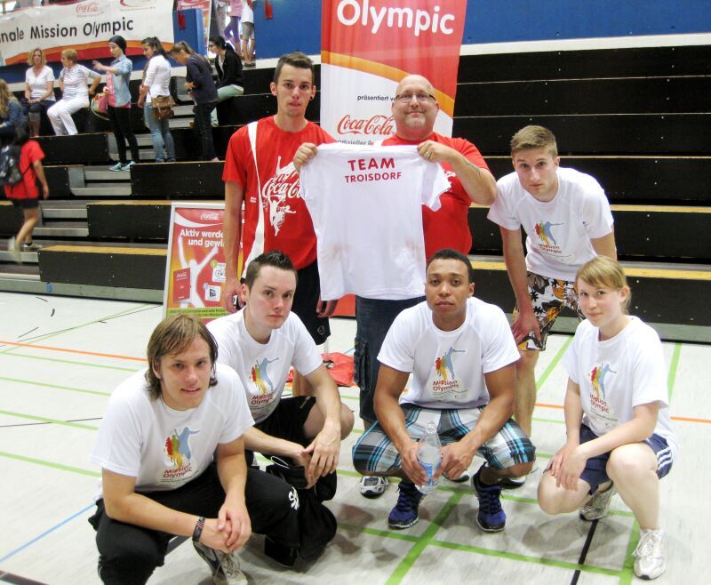 Das Troisdorfer Gewinnerteam in einer Willicher Sporthalle beim Städteduell Mission Olympic.
