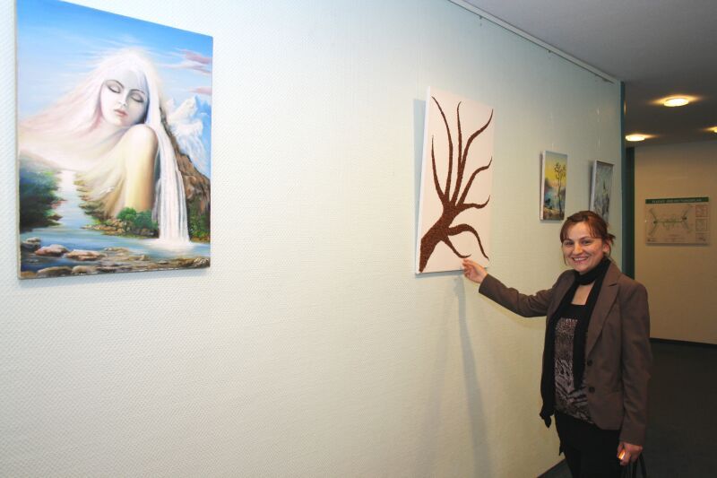 Isa Linke zeigt eigene und Bilder ihres Bruders im ARThaus RAThaus.