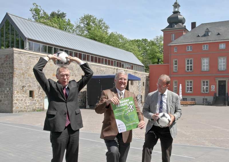 In heller Vorfreude auf die öffentlichen EM-Übertragungen.