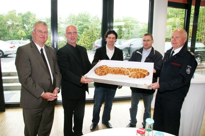 Bürgermeister Klaus-Werner Jablonski kam zur Übergabe des Neubaus an der Feuerwache.