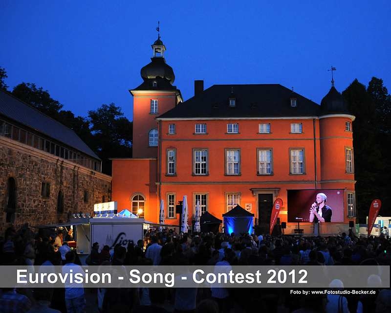 Public Viewing auf dem Burghof