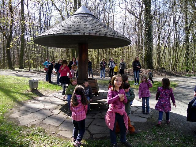 Ganz viel Spaß hatten Spicher Kinder rund um Burg Wissem.