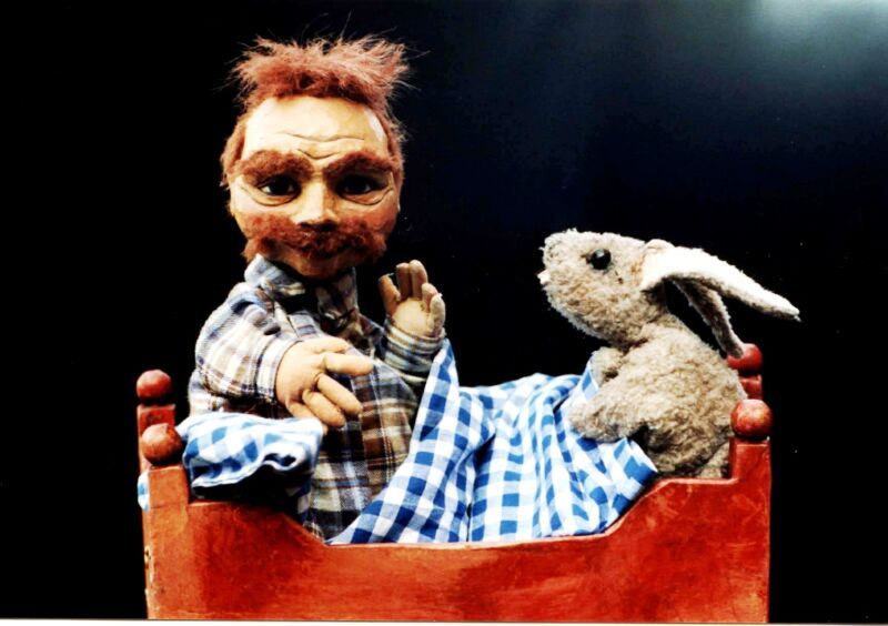 Der Hase ist schon da: Bei Wanja schlüpfen unversehens die Waldtiere unter.