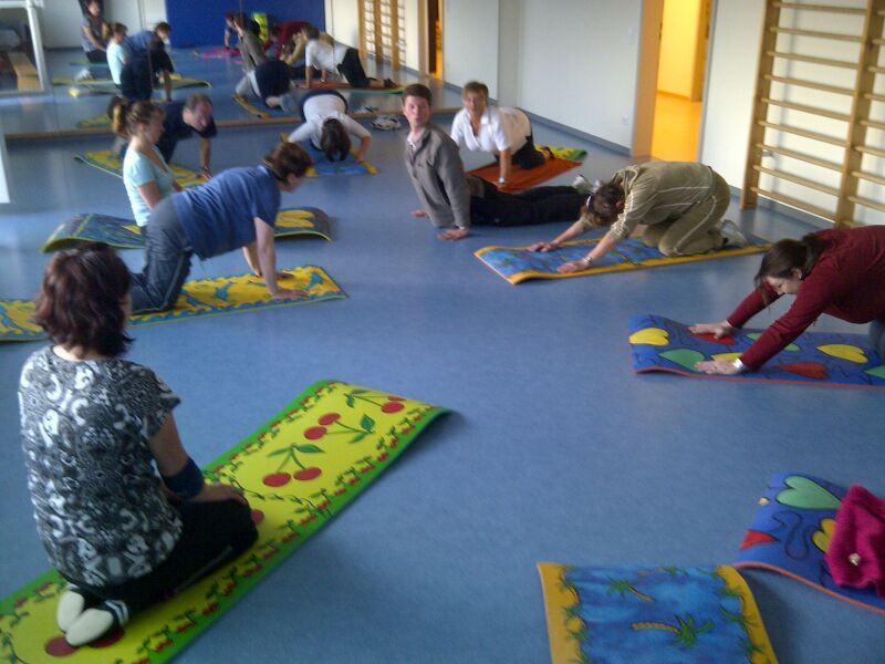 Den Rücken stärken städtische Mitarbeiter in der Kita Ravensberger Weg.