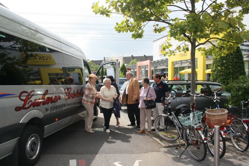 Viel Vergnügen bei der Fahrt mit dem Einkaufsbus für Senioren!