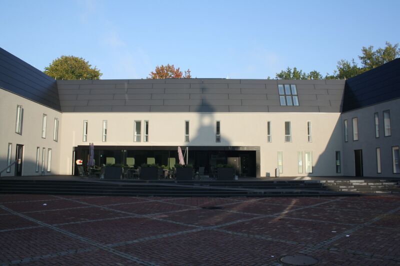 Eine stimmungsvolle Matinee findet im Neubau der Burg Wissem statt.