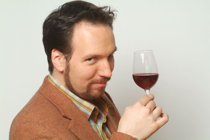 Krimiautor Carsten S. Henn liest in der Troisdorfer Stadtbibliothek.