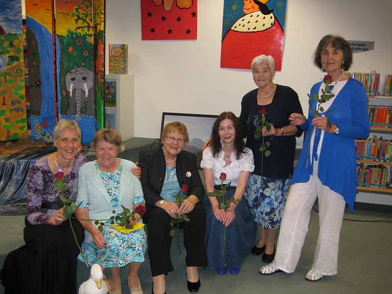 Die Erzählerinnen von links nach rechts: Maria Jansen, Inge Hallfeldt, Ingrid Erlhage, Roswita Harms, Similde Dietrich, Annerose Melle
