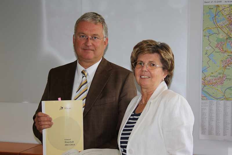 Legen den ersten Doppelhaushalt für Troisdorf vor: Kämmerin Dietlinde Schmickler und Bürgermeister KW Jablonki