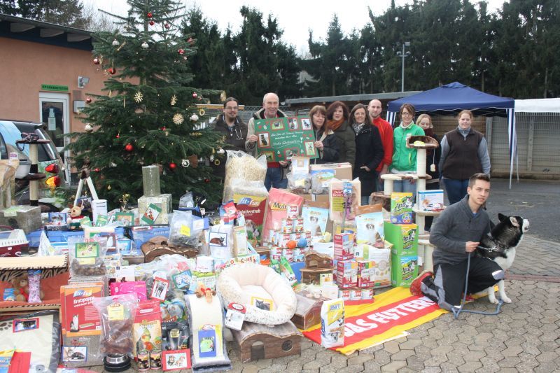 Eine Bescherung mit Futterspenden fand im Tierheim Troisdorf statt