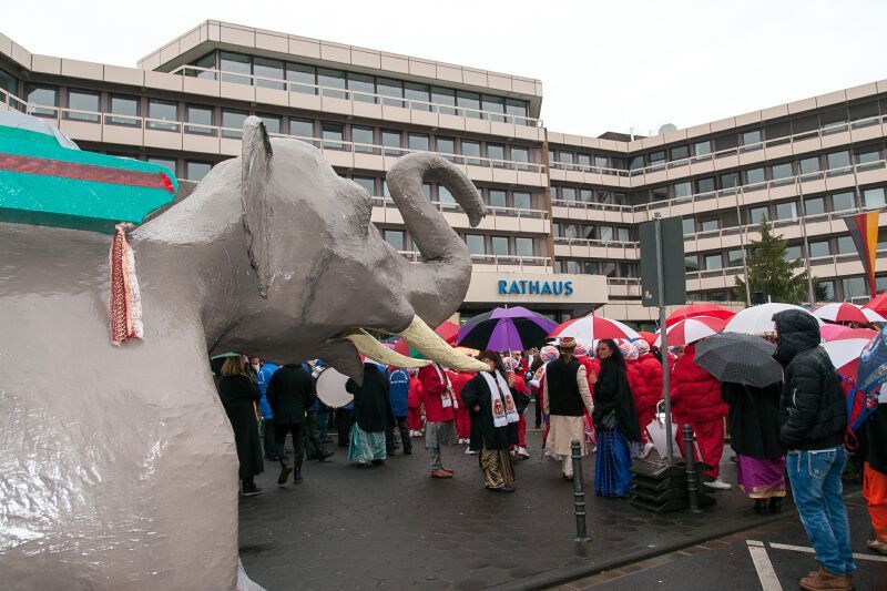 Wegen Jeckenalarm ist das Rathaus an Weiberfastnacht ab 11 und Rosenmontag ganz geschlossen.