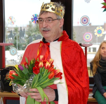 Schulleiter Thomas wurde an der Europaschule königlich verabschiedet.