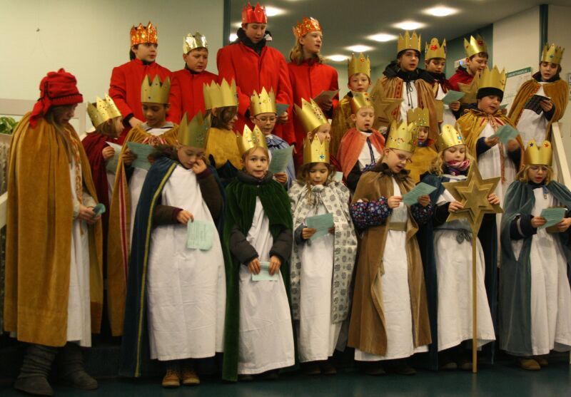 Die Stimmen der kleinen Sternsinger erklangen im Troisdorfer Rathaus.