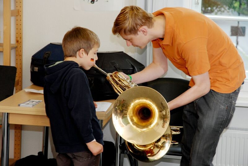 Unter anderem können Kinder die Posaune testen, um sich mit dem Instrument anzufreunden.