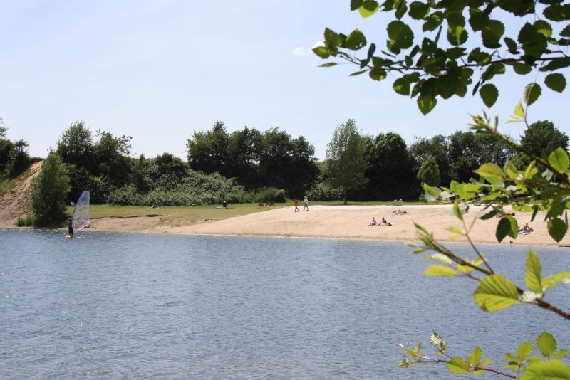Idylle pur am Badestrand des Rotter Sees.