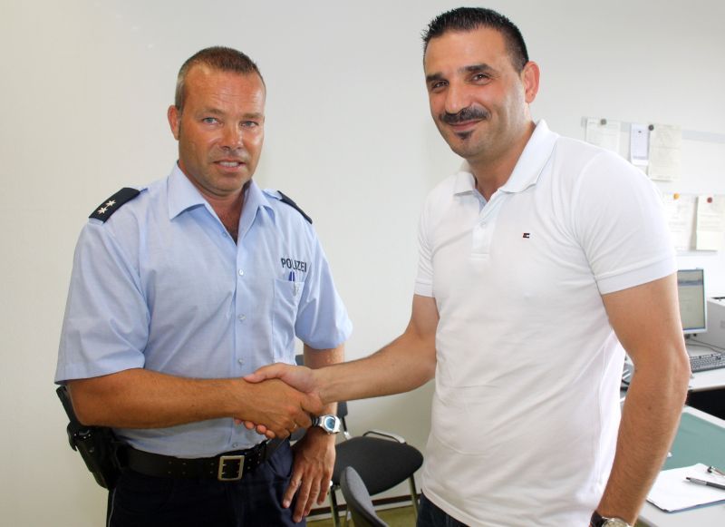 Bleiben im Gespräch: Polizei-Oberkommissar Jürgen Weißberg und Erkan Zorlu, Vorsitzender des Troisdorfer Integrationsrats.