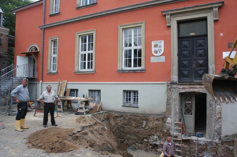Die baufällige Eingangstreppen zum Herrenhaus auf Burg Wissem musste abgerissen werden.