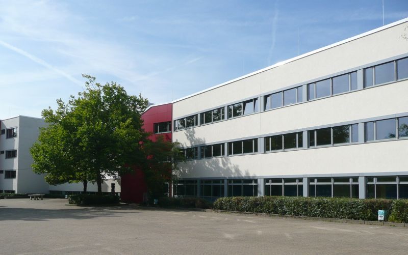 Das Heinrich-Böll-Gymnasium in Sieglar hat eine neue Fassade erhalten.