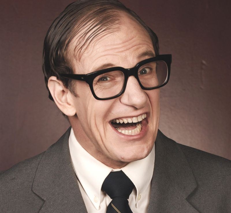 Kabarettist Chin Meyer läßt als Steuerfahnder den Rubel rollen.