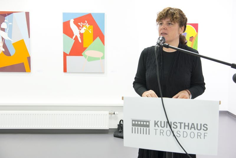 Kunstexpertin Gundula Caspary stellte die Werke von Kazem Heydari vor.