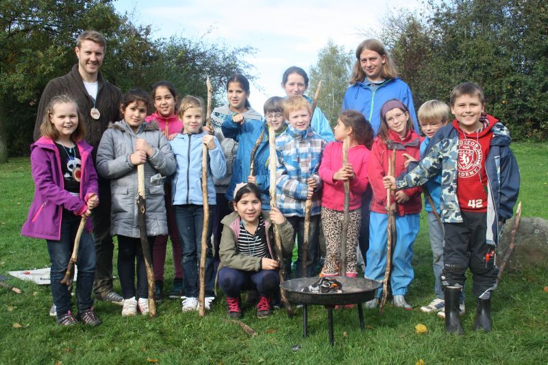 Troisdorfer Kinder übten das Überleben in der Wildnis op de Hött.