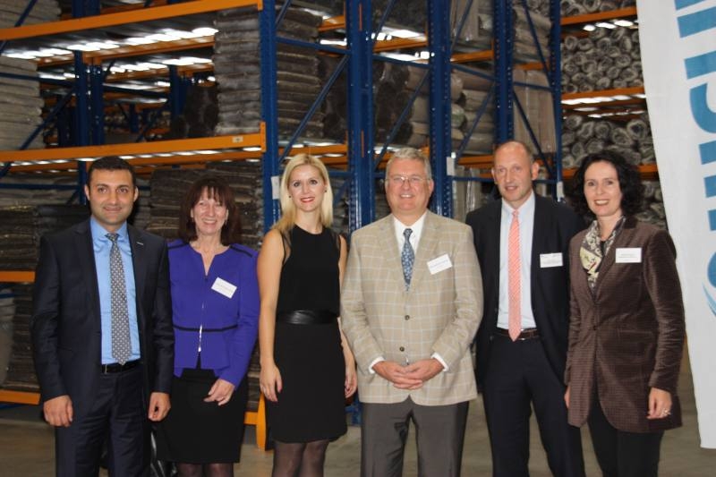 Caglar Kepekci (Medipa), Leonie Schneider-Kuttig (Unterenhmerclub pro Troisdorf), Banu Kepekci (Meidpa), Bürgermeister Klaus-Werner Jablonski, Wirtschaftsförderer Jürgen Sturm, Bundestagsabgeordnete Elisabeth Winkelmeier-Becker