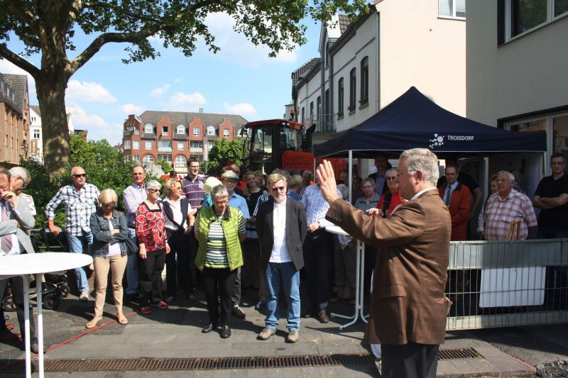 Bürgermeister Klaus-Werner Jablonski erläuterte die einzelnen Schritte des mehrjährigen Bauvorhabens
