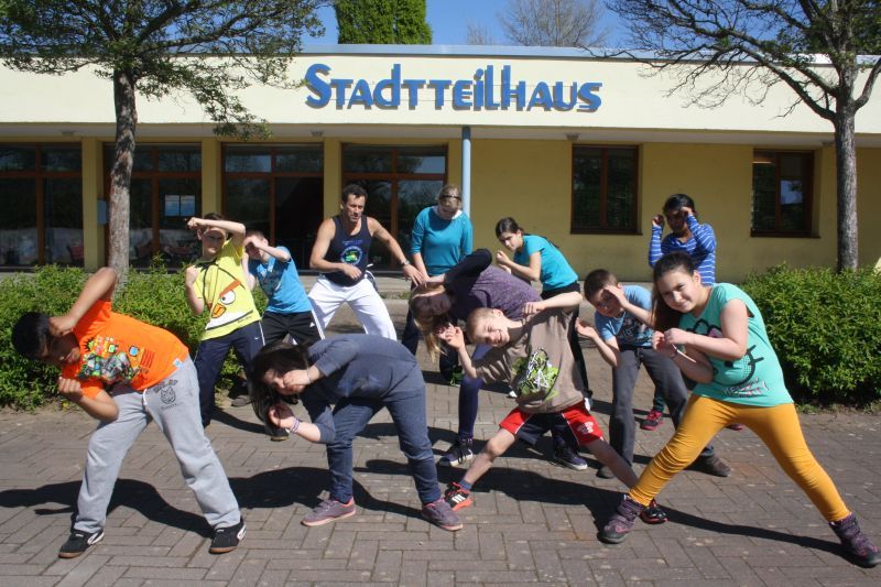 Capoeira tanzten Kinder im und vor dem Stadtteilhaus FWH