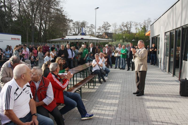 Bürgermeister Klaus-Werner Jablonski eröffnete die zukunftsweisende Sportanlage.