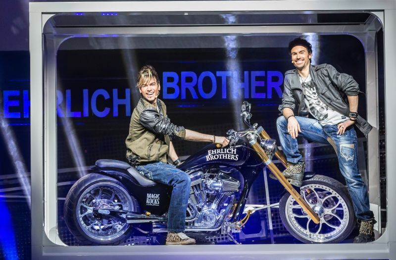 Die Ehrlich Brothers sind auf magischer Tournee und kommen in die Stadthalle Troisdorf