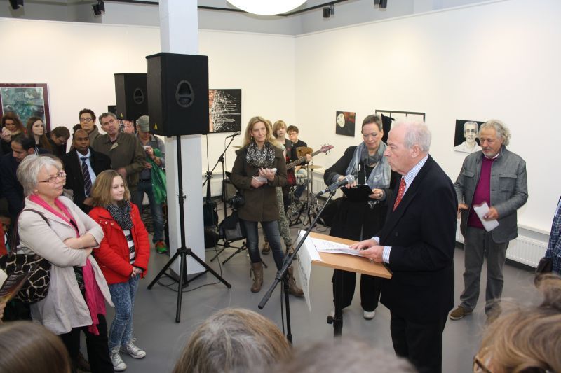 Vize-Bürgermeister Manfred Catrin eröffnete die Preisverleihung für junge Künstlerinnen und Künstler