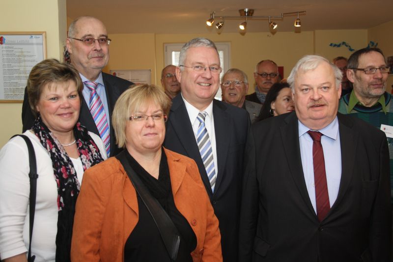 NRW-Minister Schneider und Bürgermeister Jabalonski lobten "Keine Kinder im Obdach"