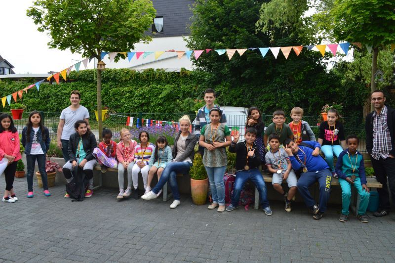 Gemeinsam sportlich: Auszubildende und Kinder aus dem Mehrgenerationenhaus