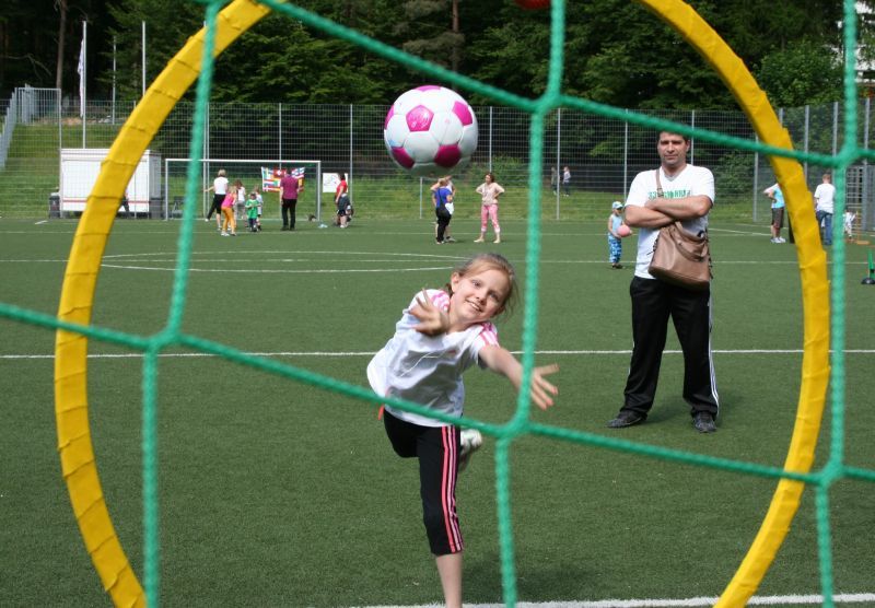 Eine Menge Spaß hatten die Kinder bei Fußball und Geschicklichkeitsspielen auf den Spicher Höhen