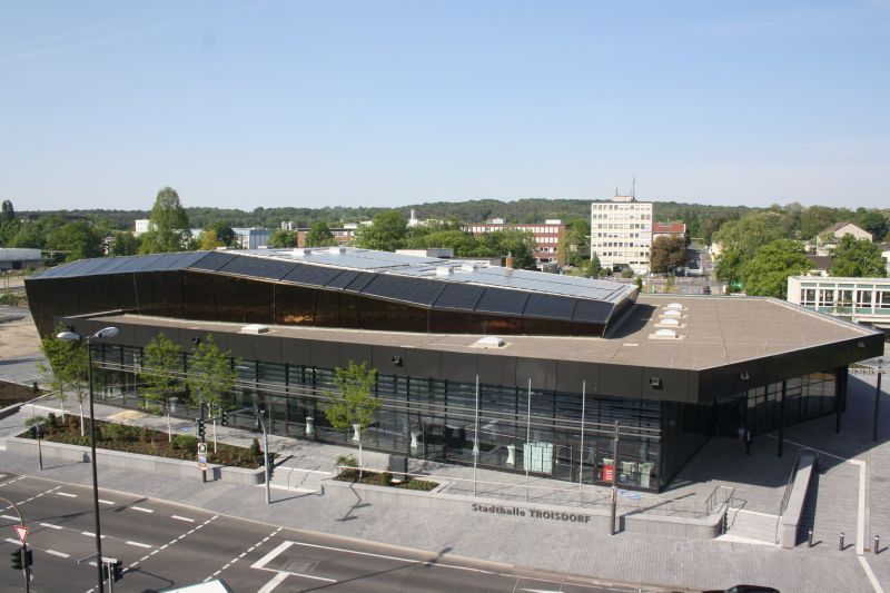 Das Flaggschiff der Troisdorfer Kultur: die neue Stadthalle gegenüber dem Rathaus