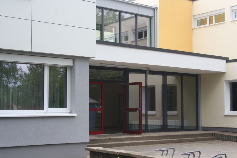 Die Evangelische Grundschule an der Matthias-Langen-Straße ist größer und farbenfroher geworden