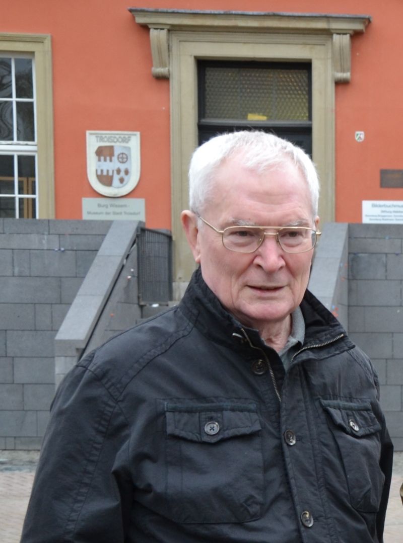 Kundiger Stadtführer: Peter Haas im Hof der Burg Wissem