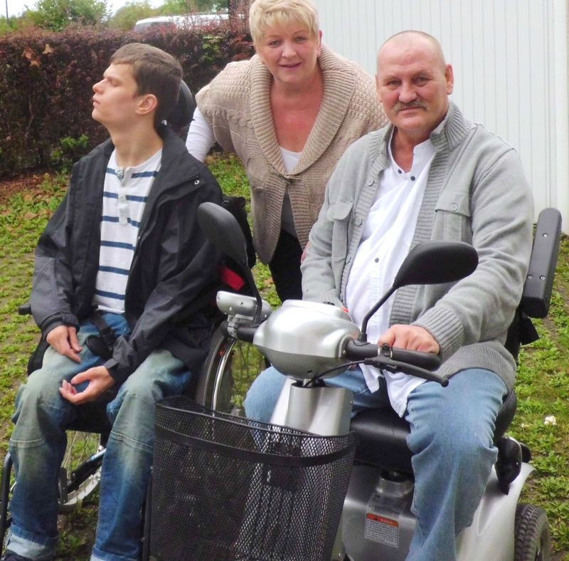 Troisdorfer Familie hofft auf Unterstützung: v.l. Manuel, Ingrid und Wolfgang Löschmann